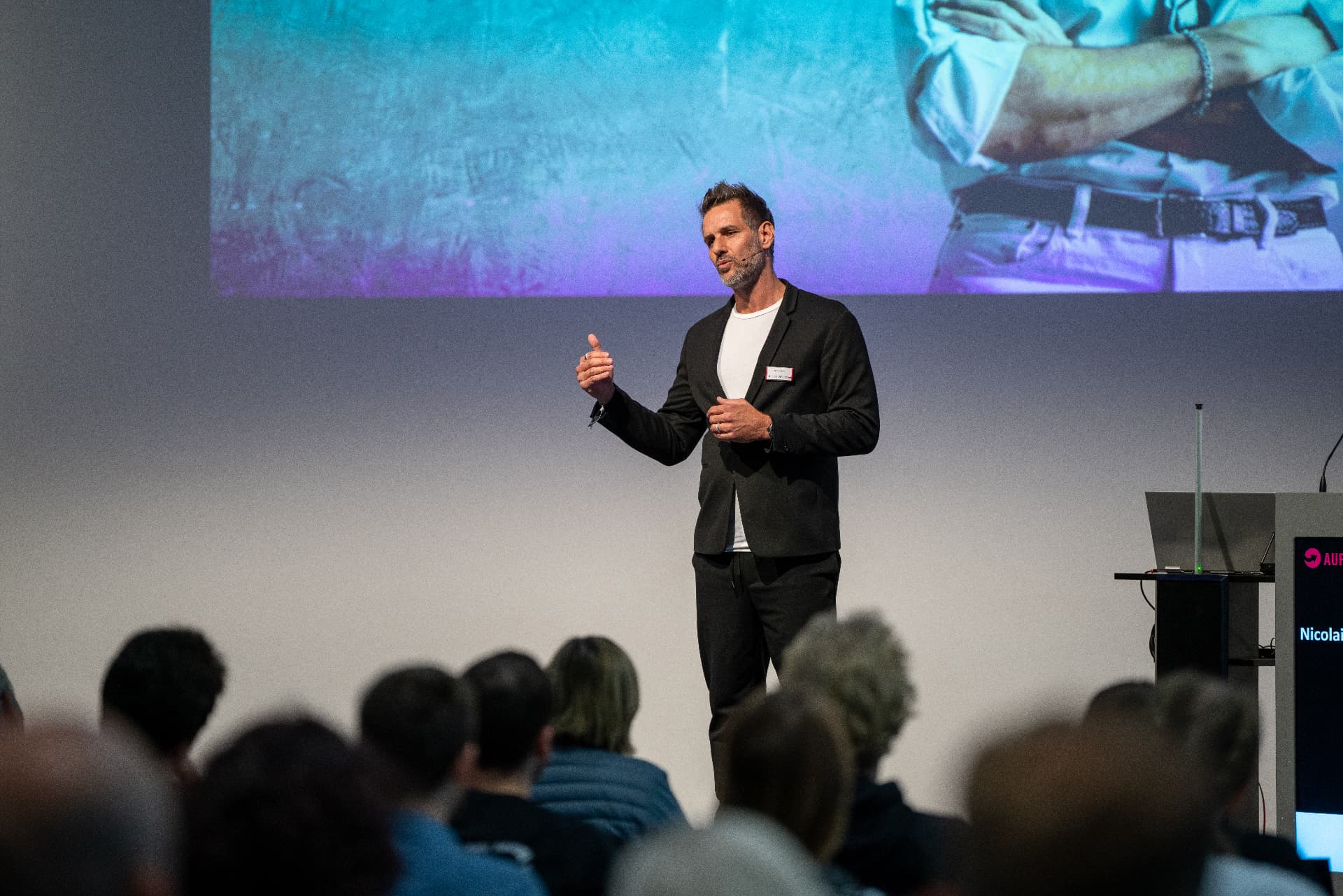 Nico Rolli im Vortrag - Gestik und Präsenz vor Publikum